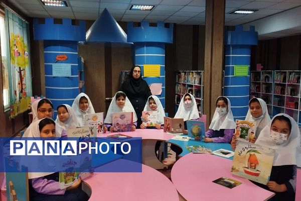  پیوند دانش‌آموزان دبستان سرای دانش با فرهنگ کتاب و کتابخوانی