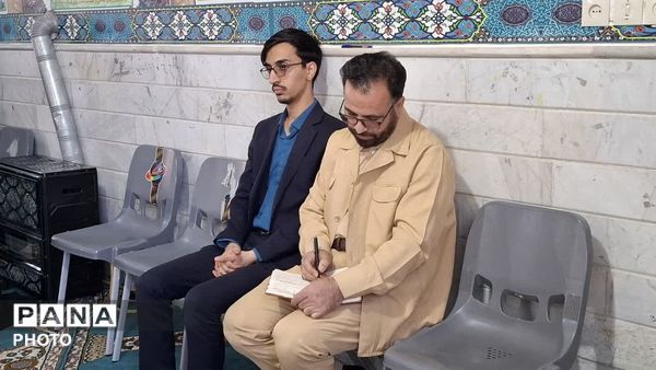 نشست صمیمی دانش آموزان هنرستان اندیشه شهر کهک با نماینده مردم قم در مجلس