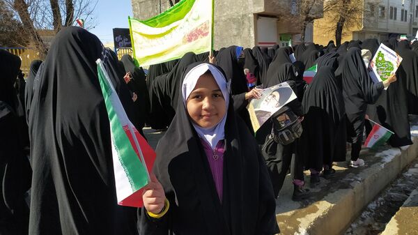 دهه نودی‌ها انقلاب را در دست گرفتند