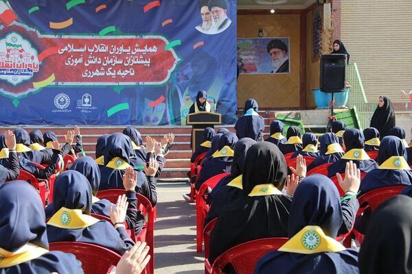برگزاری همایش یاوران انقلاب در مدرسه حضرت ولیعصر(عج)