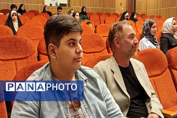 برگزاری نشست صمیمانه هنرمندان و فعالان عرصه رسانه در شهرستان ملارد