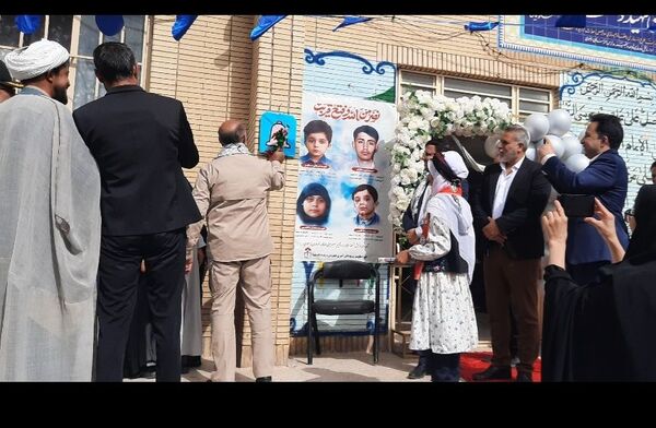 همزمان با سی و یکم شهریور ماه  زنگ شکوفه ها در مدارس باخرز به صدا درآمد