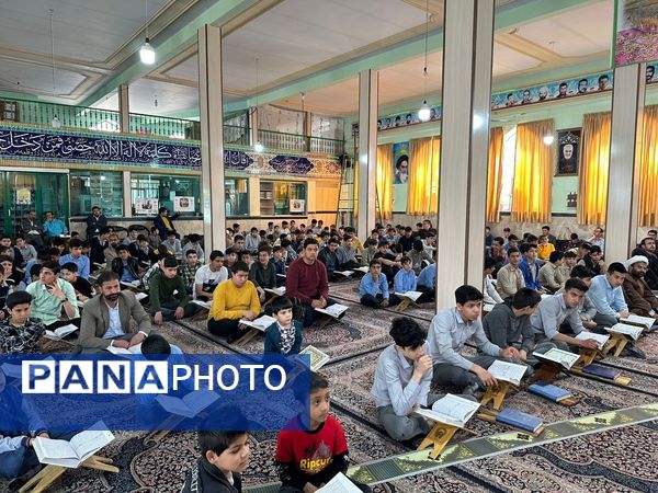 محفل انس با قرآن دانش‌آموزی یادوآره شهدای دانش‌آموز غزه در شهرستان چناران