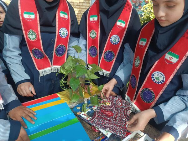جشن عاطفه ها در دبستان ناهید نخودی