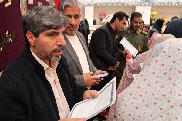 دیدار مدیر آموزش و پرورش شهرستان آباده با دانش‌آموزان معتکف 