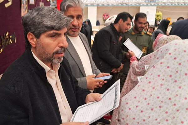 دیدار مدیر آموزش و پرورش شهرستان آباده با دانش‌آموزان معتکف 