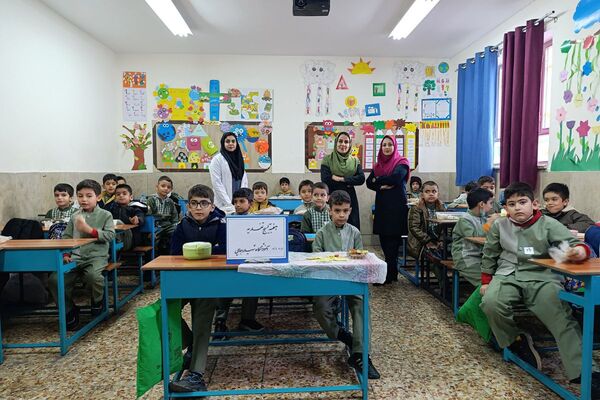 ترویج تغذیه سالم با همکاری سفیران سلامت در مدرسه پسرانه شهید رجایی