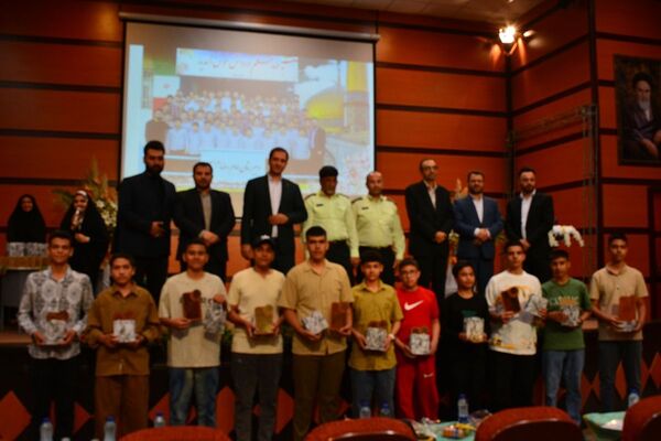 تجلیل از پسران ممتاز دبیرستان امام رضا در بهارستان‌دو