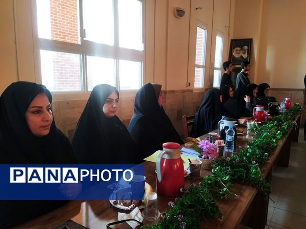  ششمین جلسه پروژه مهر ناحیه ۶ در هنرستان دارالفنون