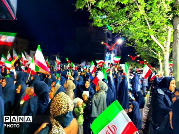 سی و پنجمین شب از حضور حماسی مردم کاشمر زیر باران 