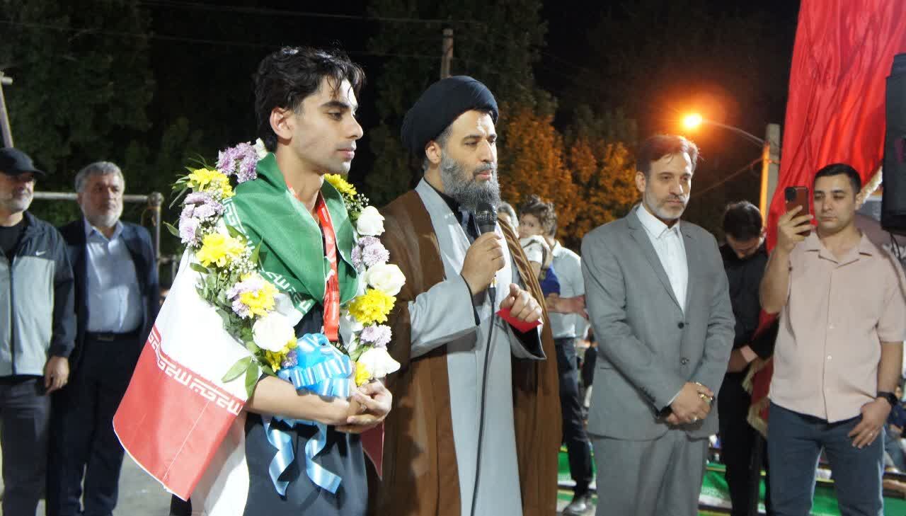 حضور قهرمان  ورزشکار نظرآبادی در اجتماعات شبانه 