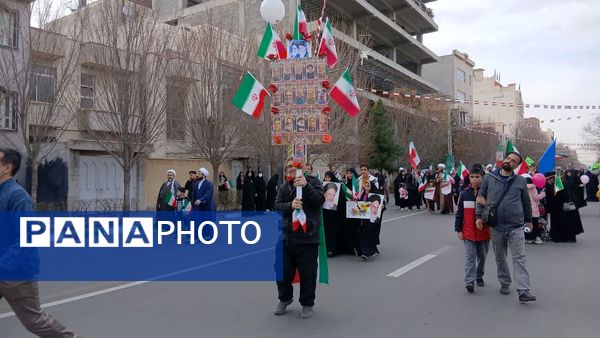 جلوه هایی از راهپیمایی جشن پیروزی انقلاب در شهر قم