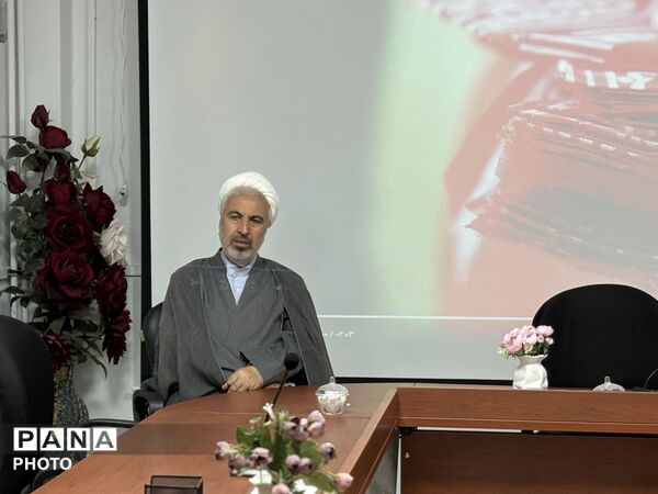 نشست هماهنگی مراسم استانی «احلی من العسل» در اسلامشهر