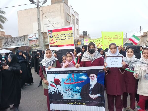 راهپیمایی 9 دی در بهبهان؛ فرهنگیان و دانش‌آموزان با آرمان‌های انقلاب تجدید بیعت کردند