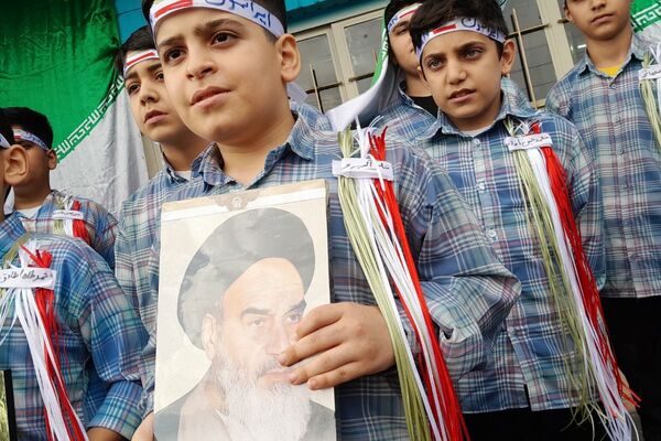 مدارس اسلامشهر یکصدا در جشن انقلاب 