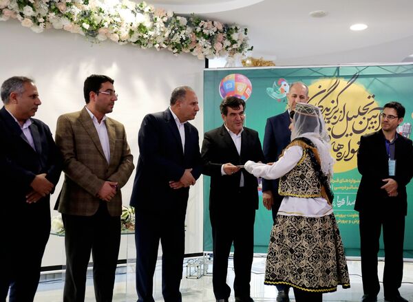 آیین تجلیل از برگزیدگان جشنواره‌های فرهنگی و هنری شمال‌غرب کشور در تبریز