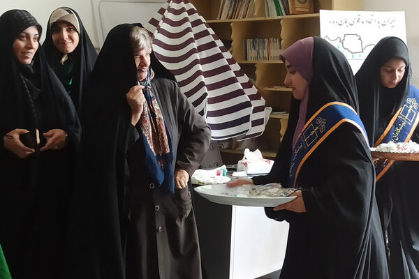 جمعه‌ای به رنگ ایمان؛ مسجد جامع لبریز از عطوفت و معنویت