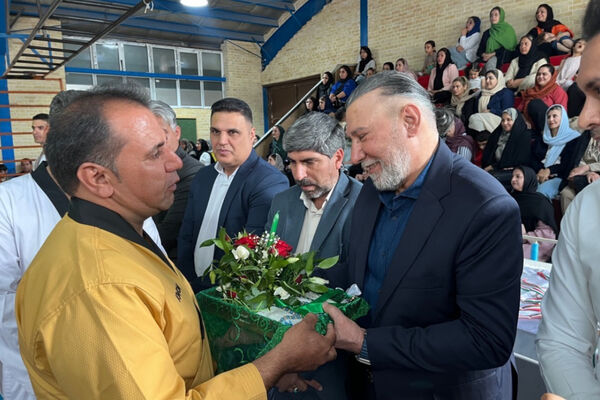 تجلیل از خیرخانه تکواندو آباده و اهدا مدال به تکواندوکاران مسابقات استانی