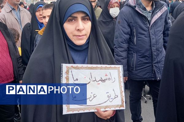 حضور اقشار مختلف مردم شهرری در راهپیمایی ۲۲ بهمن