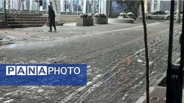 بارش برف در نقاط مختلف شهر مشهد مقدس