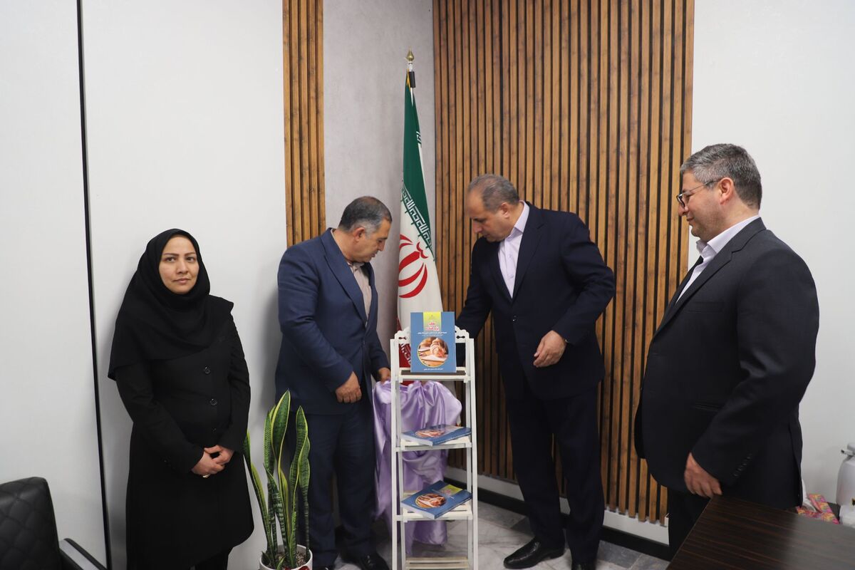 آیین رونمایی از کتاب «معلم پژوهنده» در مراغه برگزار شد