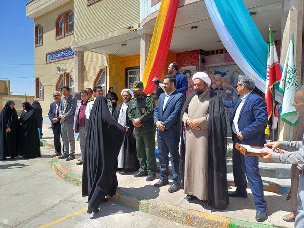 نواختن زنگ سپاس معلم در دبستان دخترانه شاهد نرگس