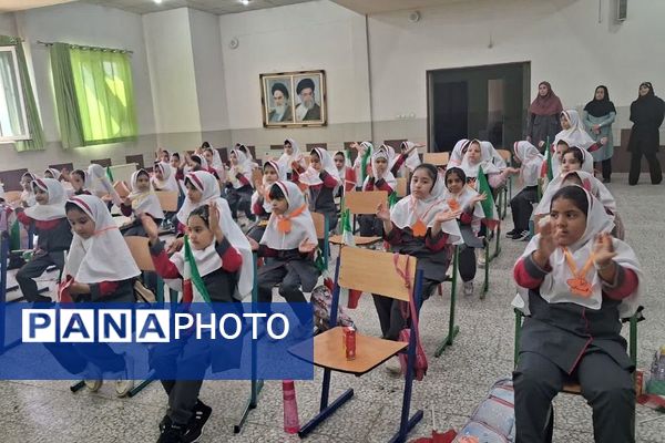 برگزاری جشن شکوفه ها در دبستان نجمه ناحیه یک شهرری