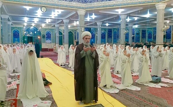 دانش‌آموزان بویین‌زهرایی در جشن روزه‌اولی‌ها از خدای خود تشکر کردند