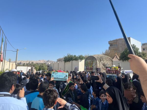 استقبال پرشور دانش‌آموزان جم از شهید گمنام در آستانه شهادت حضرت زهرا(س)