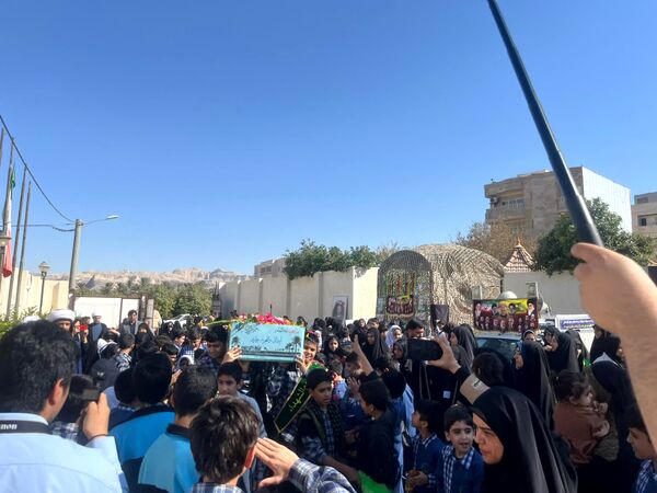 استقبال پرشور دانش‌آموزان جم از شهید گمنام در آستانه شهادت حضرت زهرا(س)