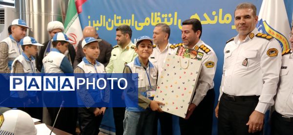 جمعی از دانش‌آموزان استان البرز به عنوان همیار پلیس انتخاب شدند