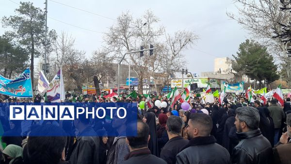 حضور افشار مختلف مردم نیشابور در راهپیمایی ۲۲ بهمن 
