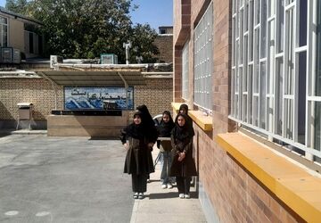 آماده‌سازی مدرسه پریدخت حقیقی شهر خمین برای استقبال از دانش‌آموزان