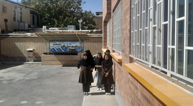 آماده‌سازی مدرسه پریدخت حقیقی شهر خمین برای استقبال از دانش‌آموزان