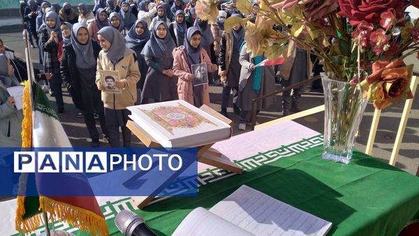 جلوه‌ای از همدلی و عشق به وطن در مدرسه والدین ۲ آناخاتون همزمان با زنگ انقلاب