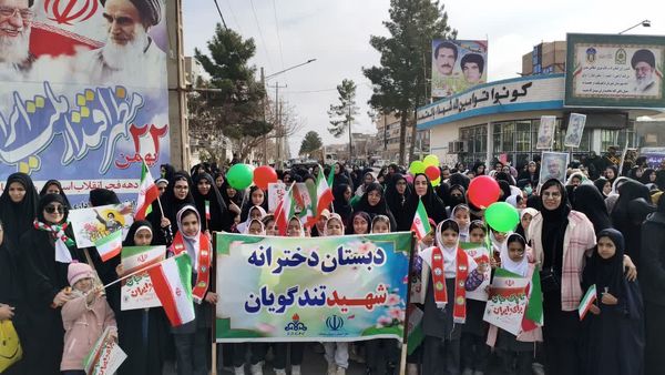  مشقِ اقتدارِ دخترانِ سرخسی در مطلعِ فجرِ ۴۷