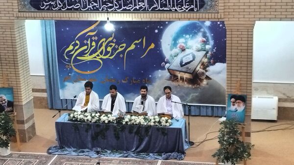 مراسم جزخوانی قرآن کریم در اهر با حضور فعال دانش‌آموزان