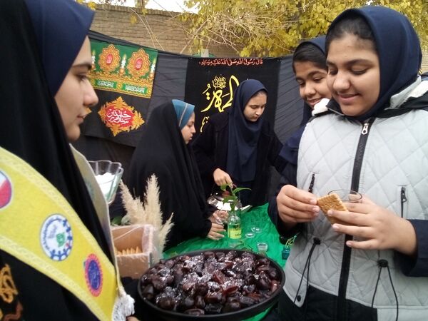 برپایی موکب شهادت حضرت فاطمه(س) در دبیرستان دخترانه نوید ناحیه ۵ مشهد