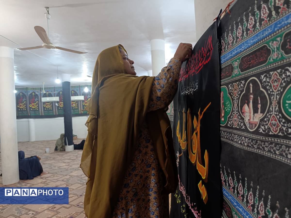 حسینیه حضرت ابوالفضل(ع) در استقبال از ماه محرم سیاه پوش و غبارروبی شد