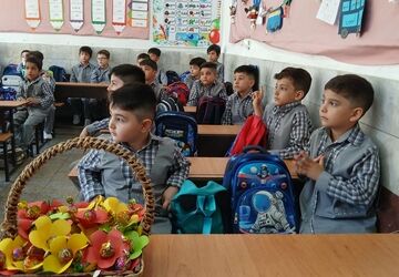 برگزاری جشن شکوفه‌ها در منطقه ۱۶ تهران