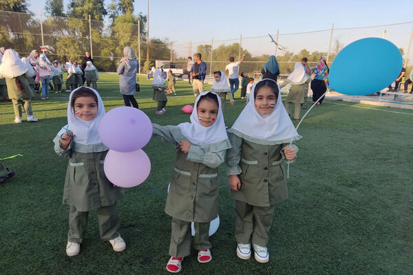 جشنواره بادبادک و بازی‌های بومی محلی در پایگاه دریایی بوشهر 