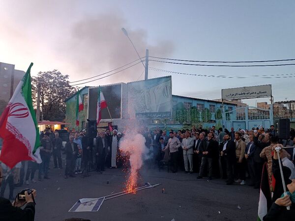 جشن پیروزی عملیات وعده صادق در میانه