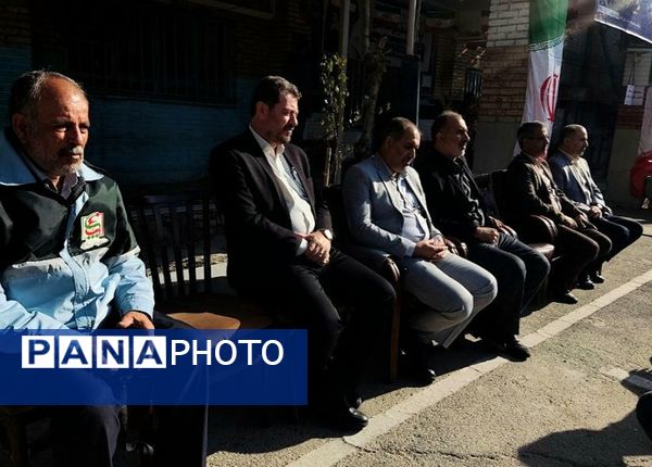 آیین نواختن زنگ پدافند غیرعامل در دبیرستان تهرانی باقرشهر 