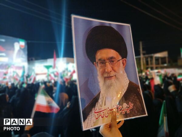 فرهنگیان و دانش آموزان گلستان همچنان پای میدان