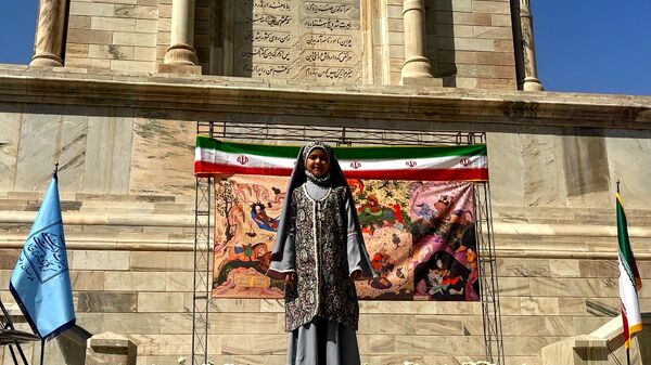 فرزندان ایران زمین در کنار آرامگاه حکیم‌ توس