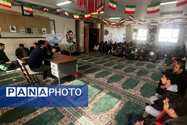  کارگاه‌های سواد اجتماعی و سیاسی و نمایشگاه انقلاب با شعار «روایت ناشنیده» در مدارس متوسطه دوم فشافویه