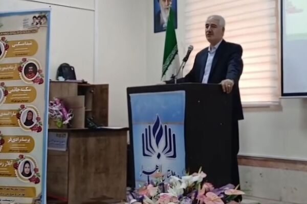 معلمی مسیر الهی و راهنمایی انسان‌ها به سوی روشنایی است