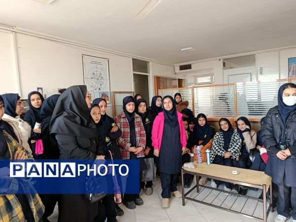 بازدید دانش آموزان دبیرستان فرزانگان از اداره هواشناسی خواف