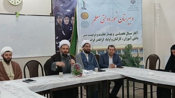 جلسه هماهنگی ۱۳ آبان و روز دانش‌آموز در شهر مهستان