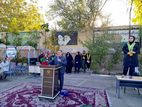صبحگاه تمام تشکیلاتی دبیرستان تقی‌پور مراغه